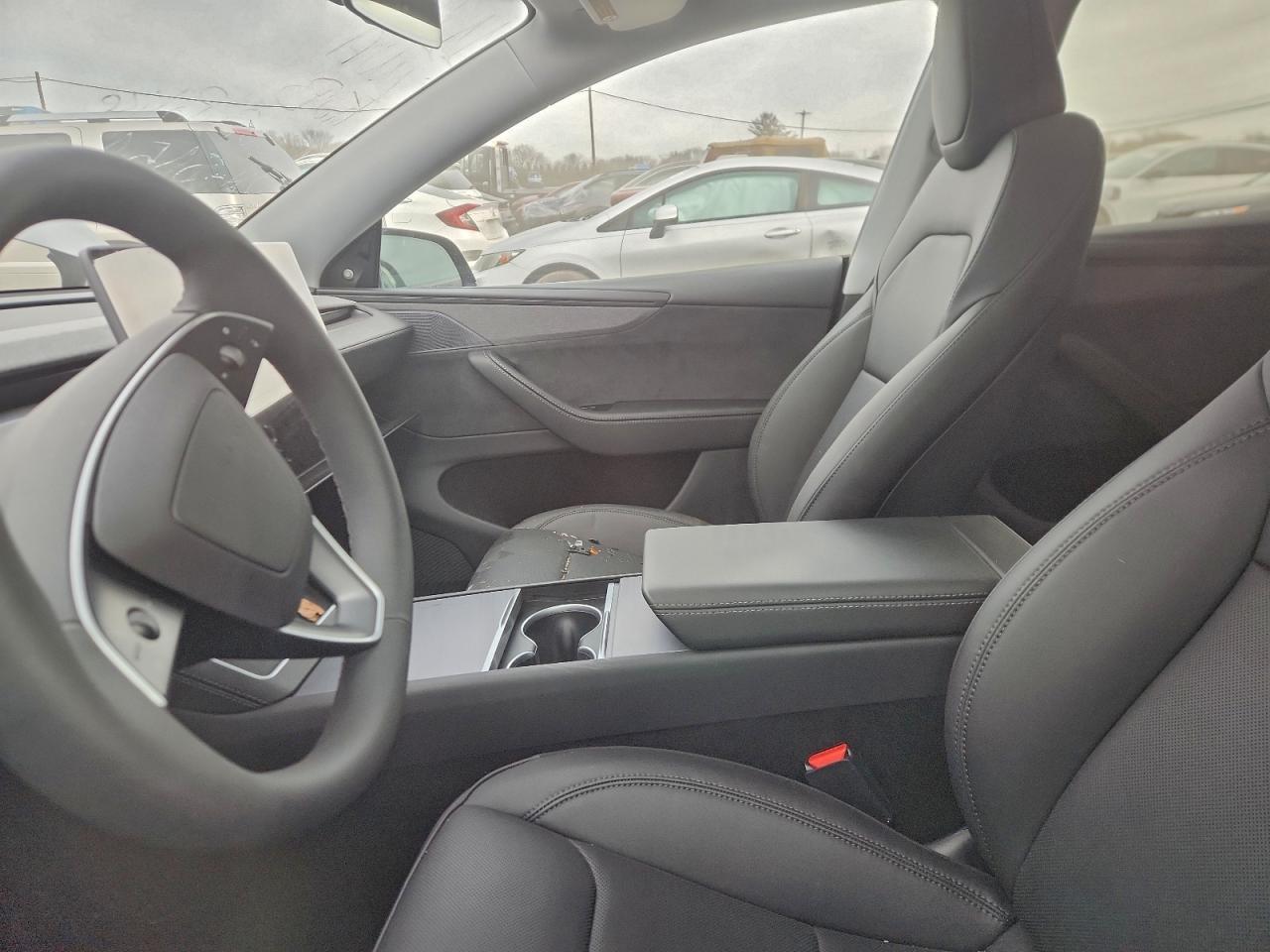 2026 Tesla Model Y - Фото 7