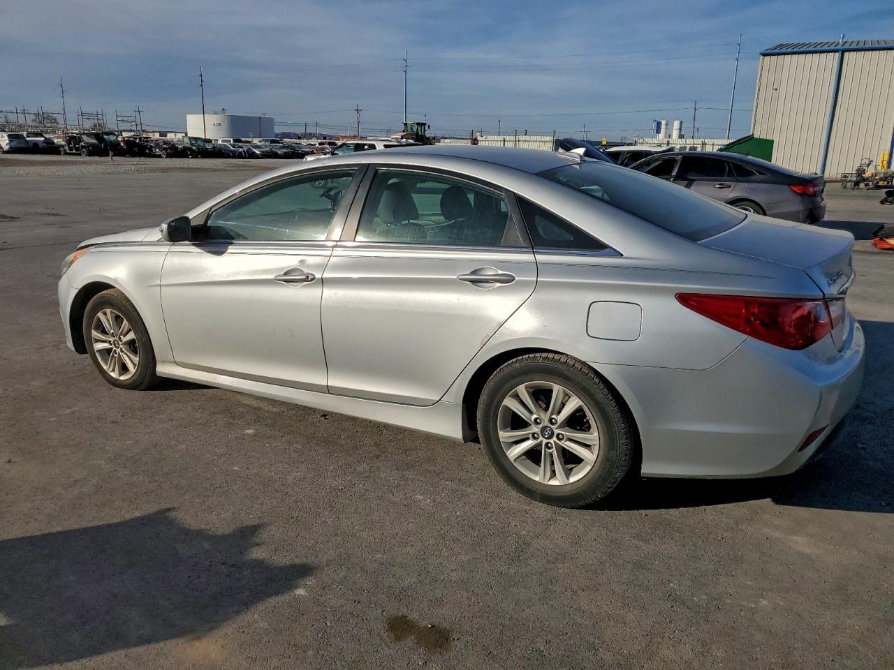 2014 Hyundai Sonata Gls - Image 2