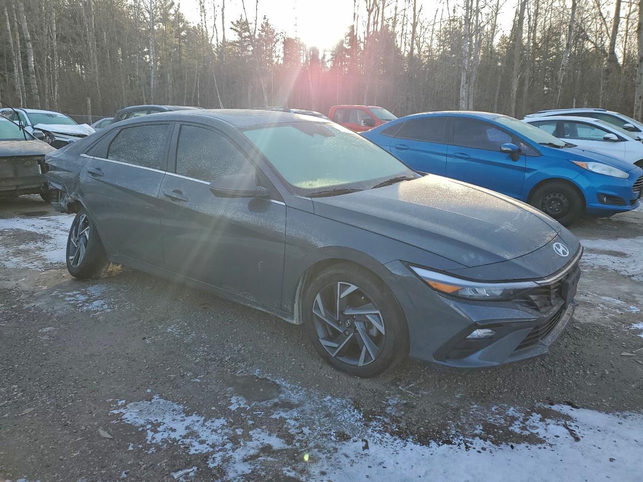 2025 Hyundai Elantra Luxury - Фото 4