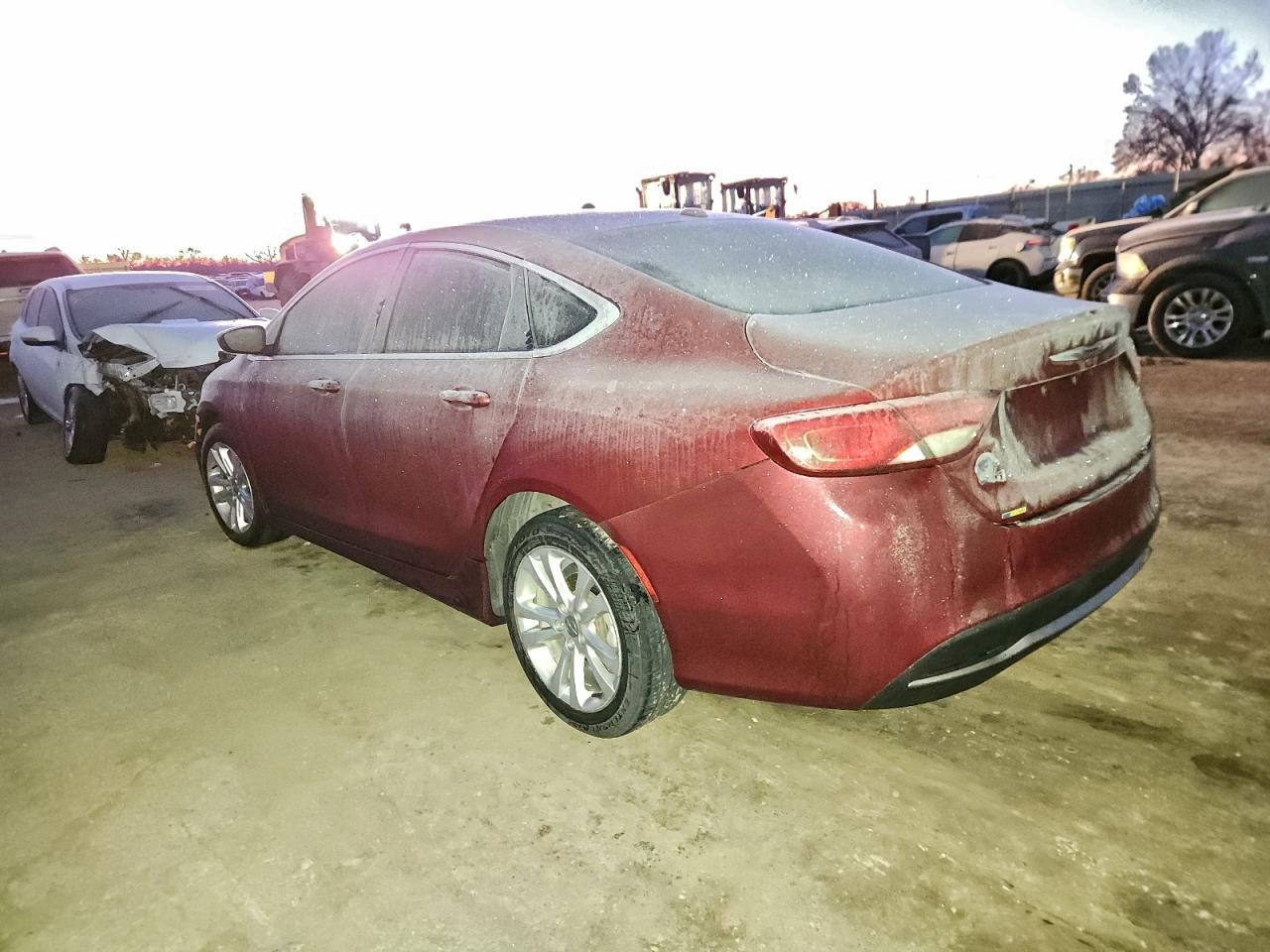 2015 Chrysler 200 Limited - Фото 2