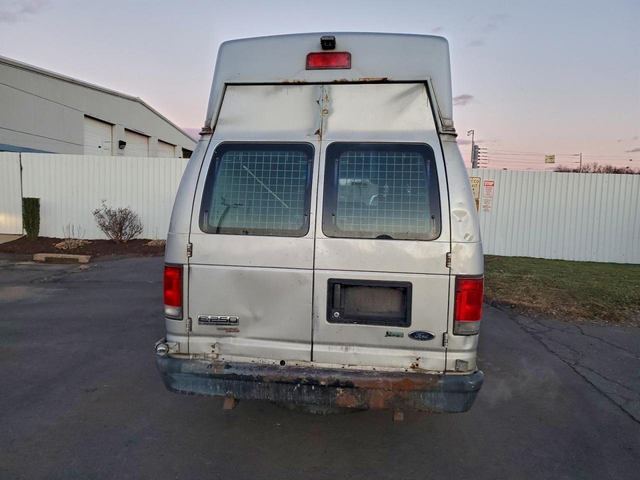 2013 Ford Econoline E-250 Cargo Van - Prior Fleet - Фото 6
