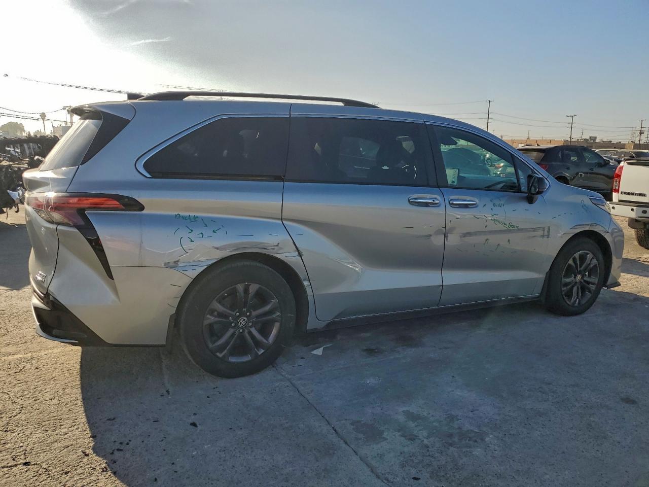 2024 Toyota Sienna Xse - Image 3