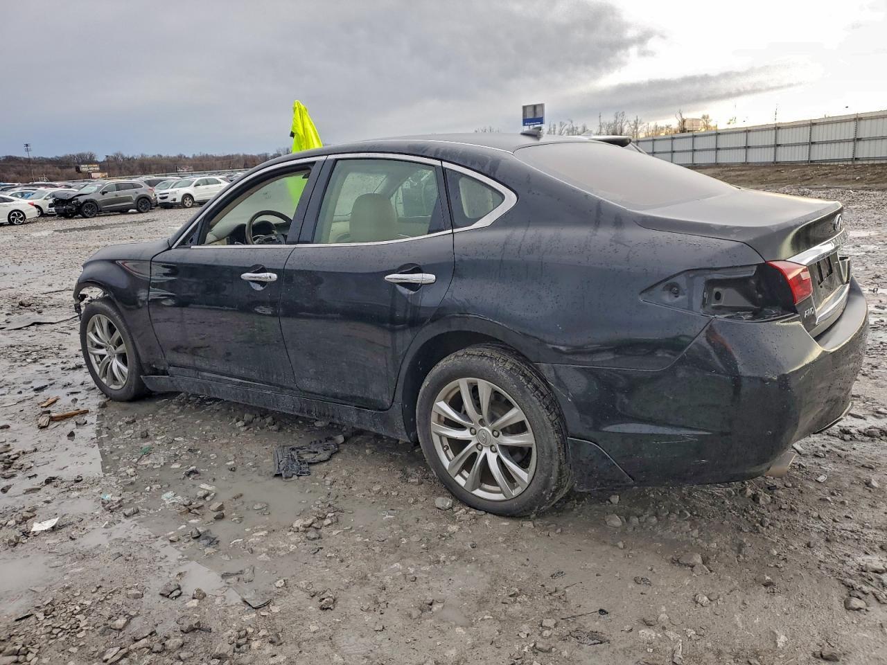 2015 Infiniti Q70 3.7 - Фото 2