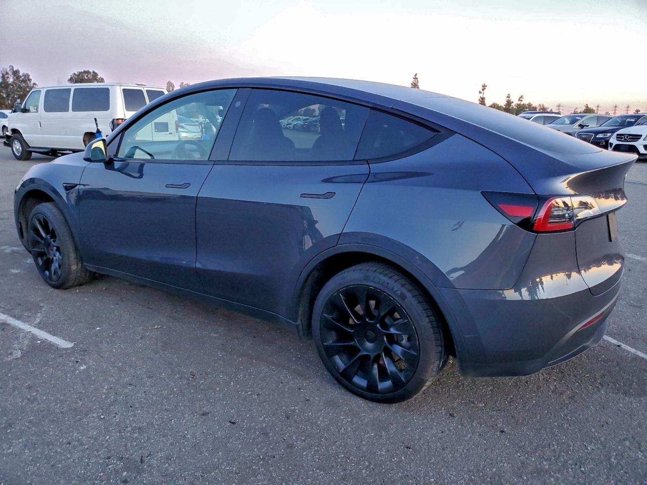 2023 Tesla Model Y - Фото 2