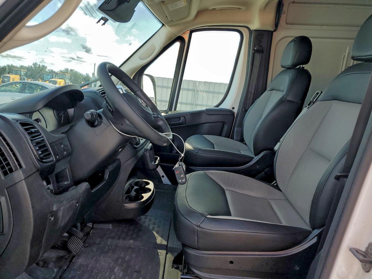 2025 Ram Promaster 3500 Delivery Van - Фото 7