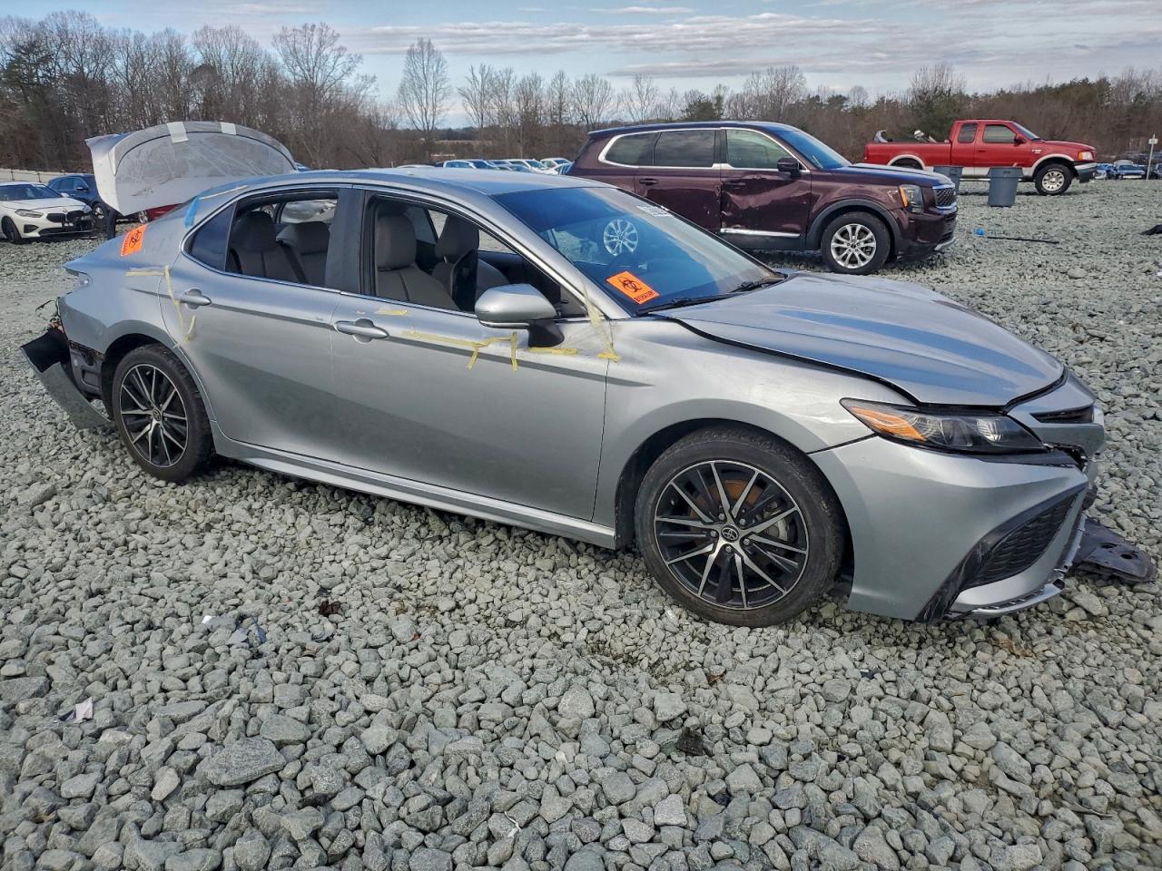 2022 Toyota Camry Se - Image 4