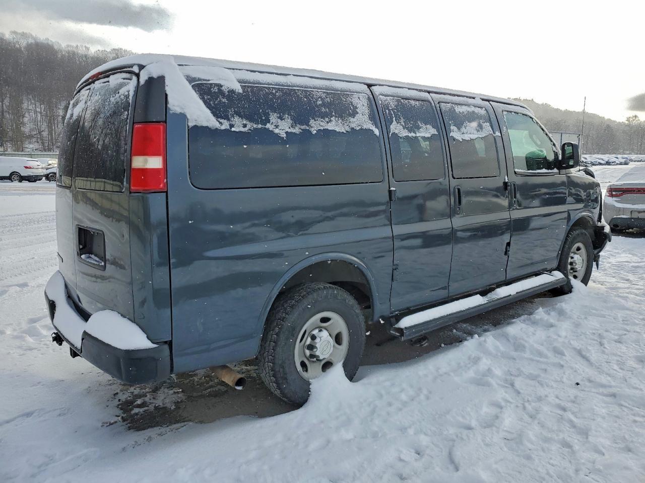 2017 Chevrolet Express G2500 Ls - Фото 3
