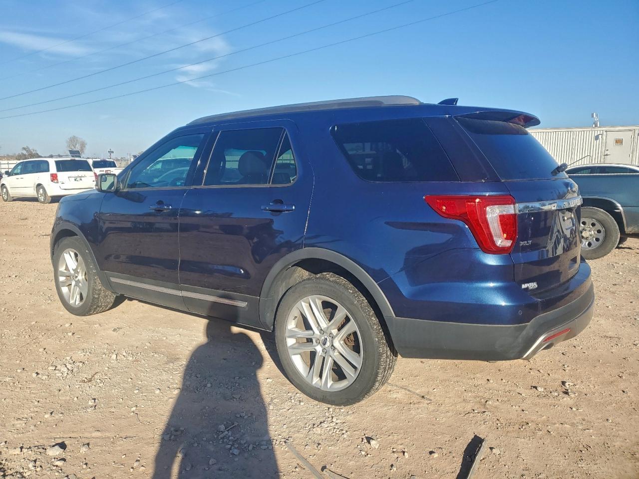 2016 Ford Explorer Xlt - Фото 2