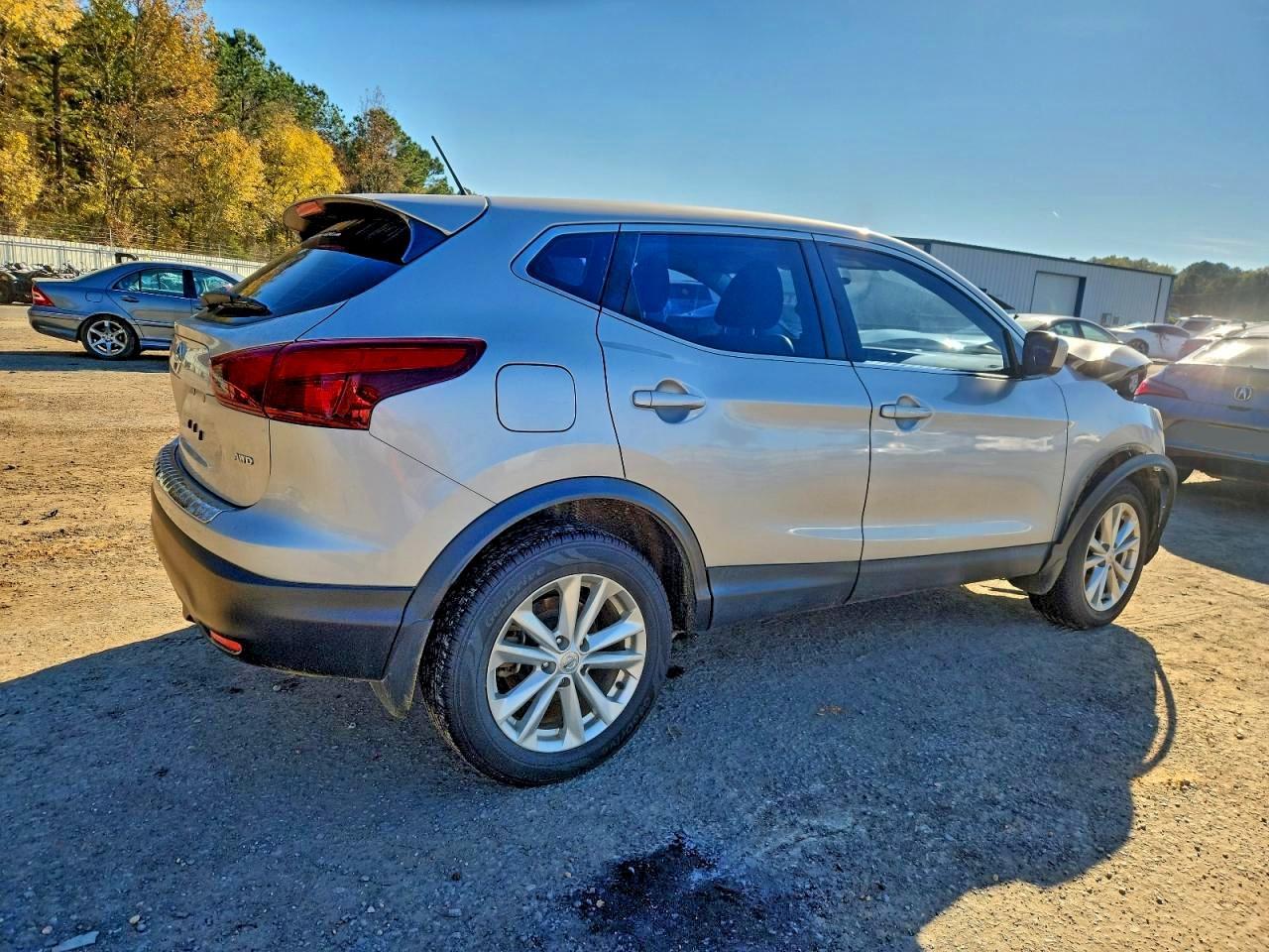 2017 Nissan Rogue Sport S - Фото 3