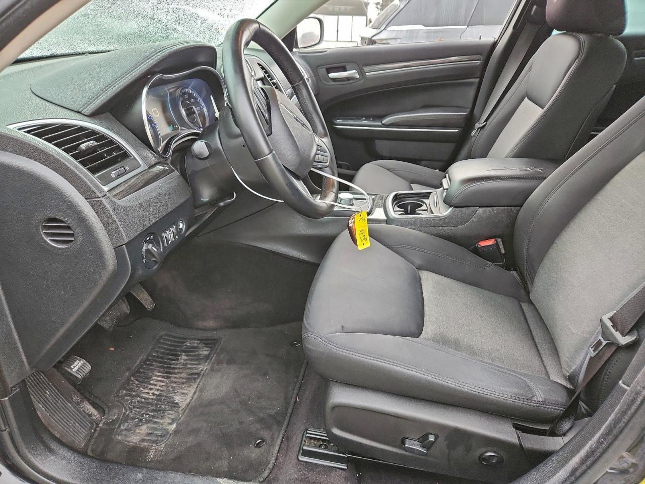 2018 Chrysler 300 Touring - Фото 7