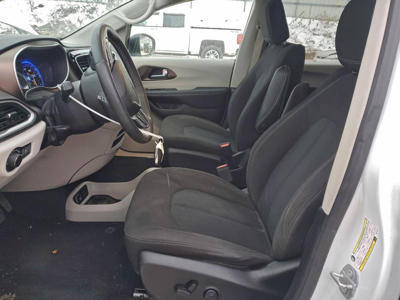 2022 Chrysler Voyager Lx - Image 7