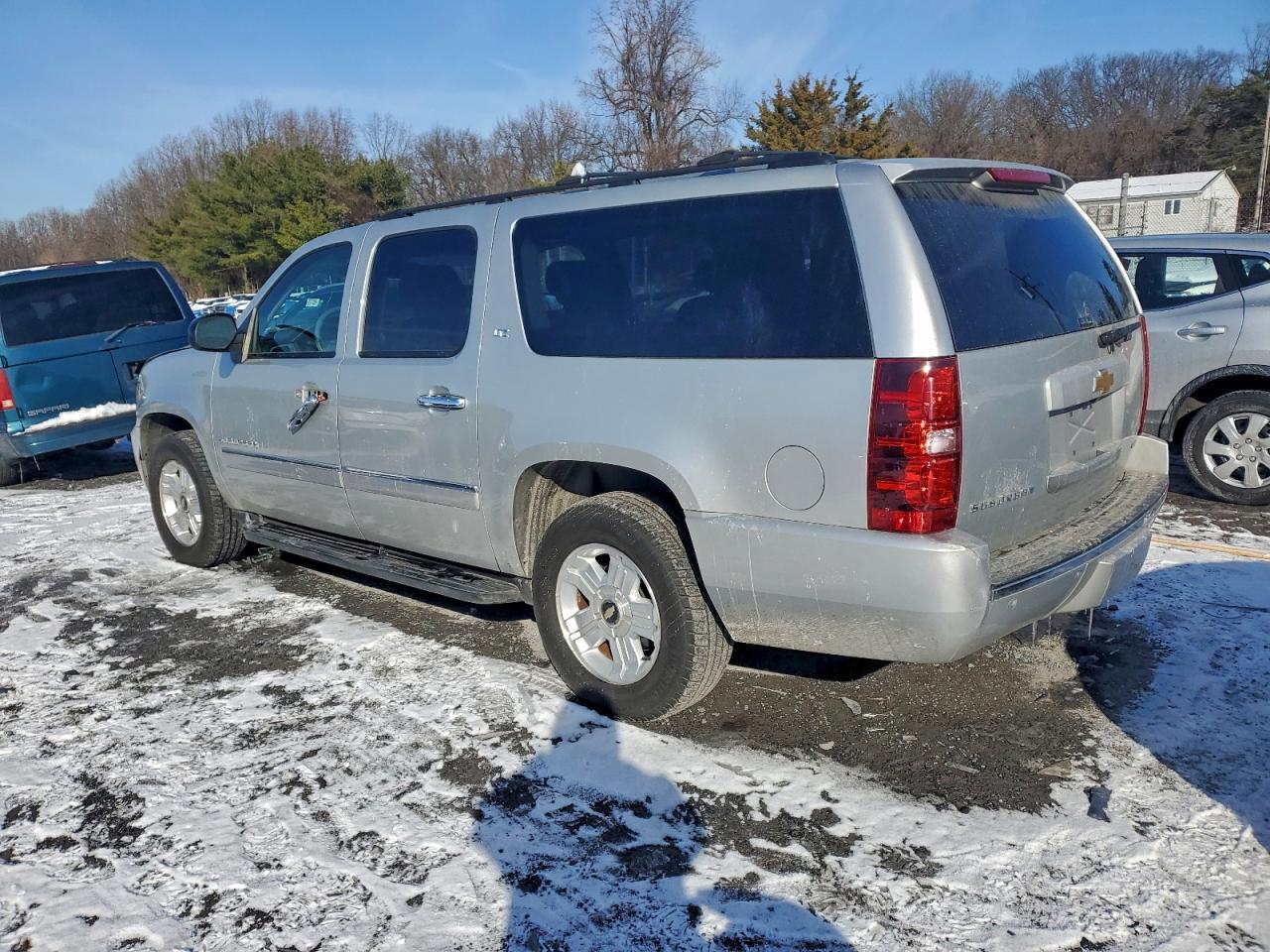 2010 Chev Suburban K - Фото 2