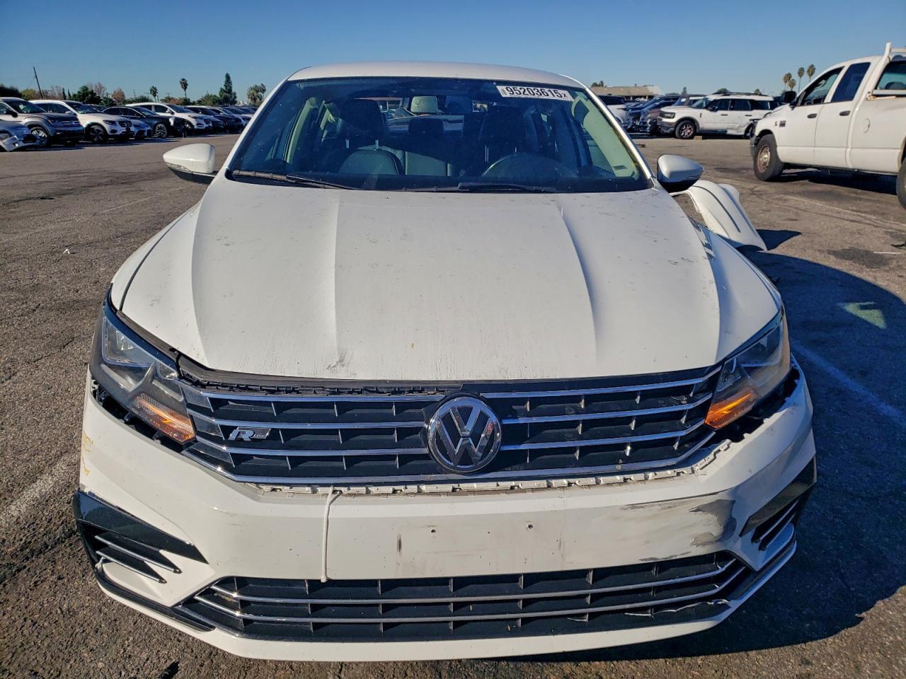 2017 Volkswagen Passat R-Line - Image 5
