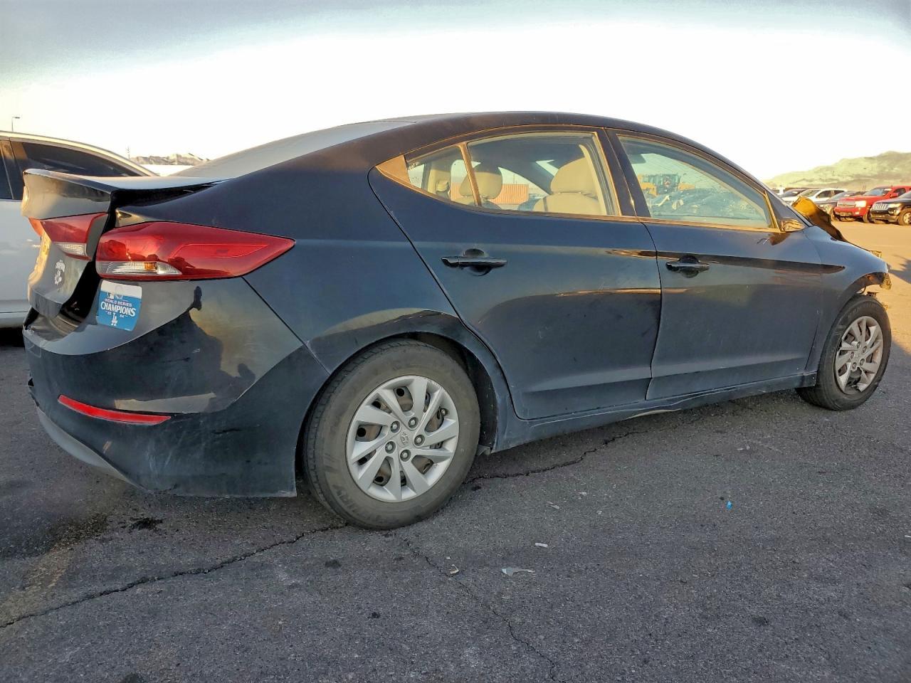 2018 Hyundai Elantra Se - Image 3