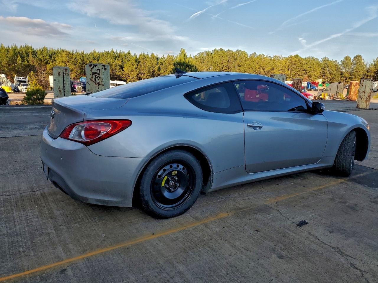 2012 Hyundai Genesis Coupe - Image 3