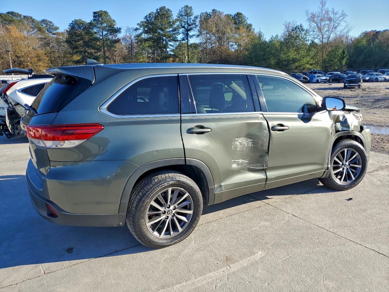 2017 Toyota Highlander Se - Фото 3