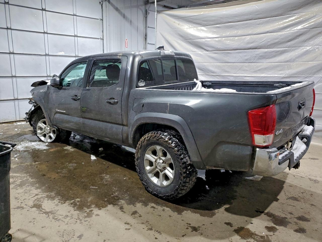 2016 Toyota Tacoma Double Cab - Image 2