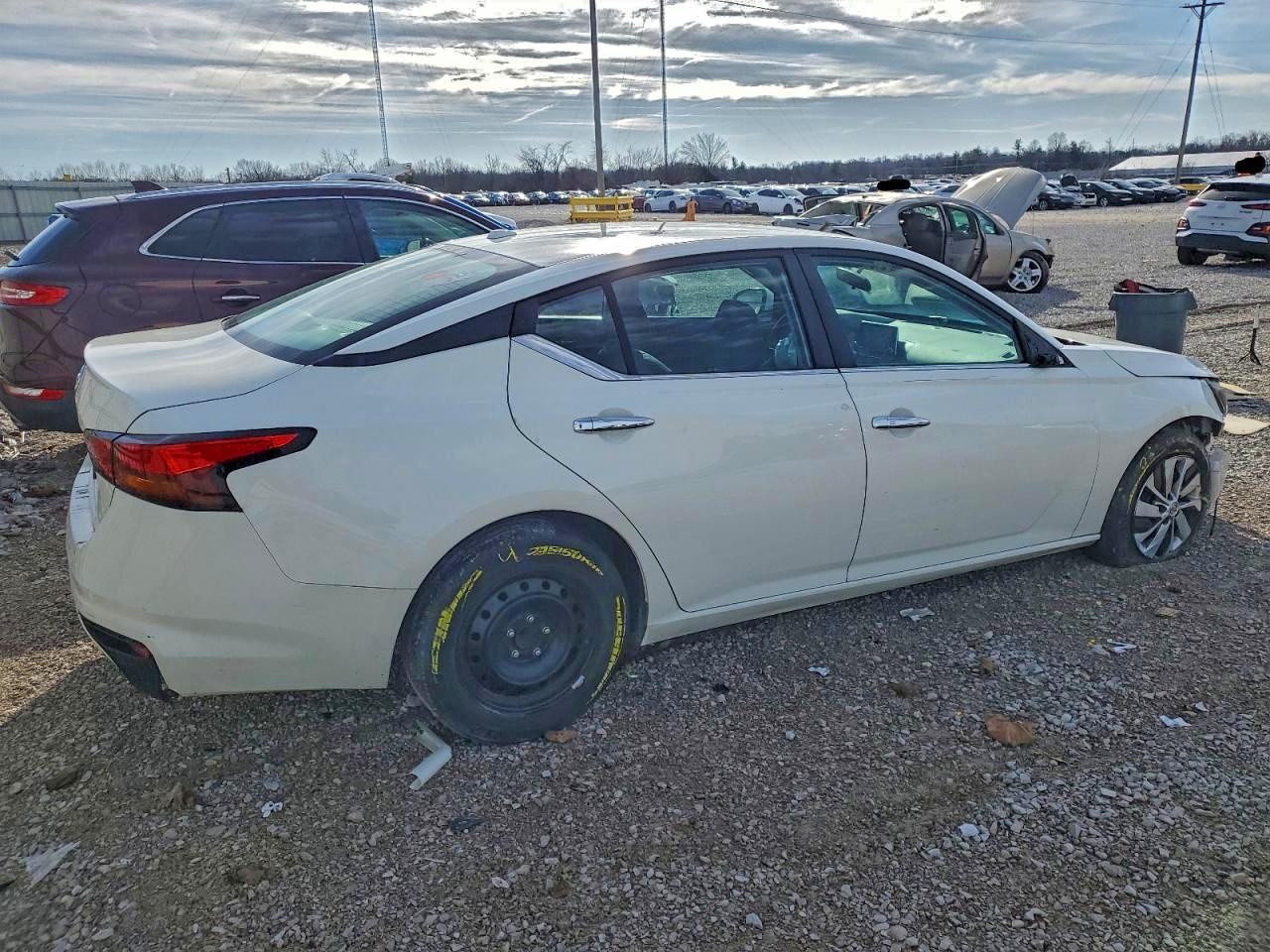 2020 Nissan Altima S - Фото 3