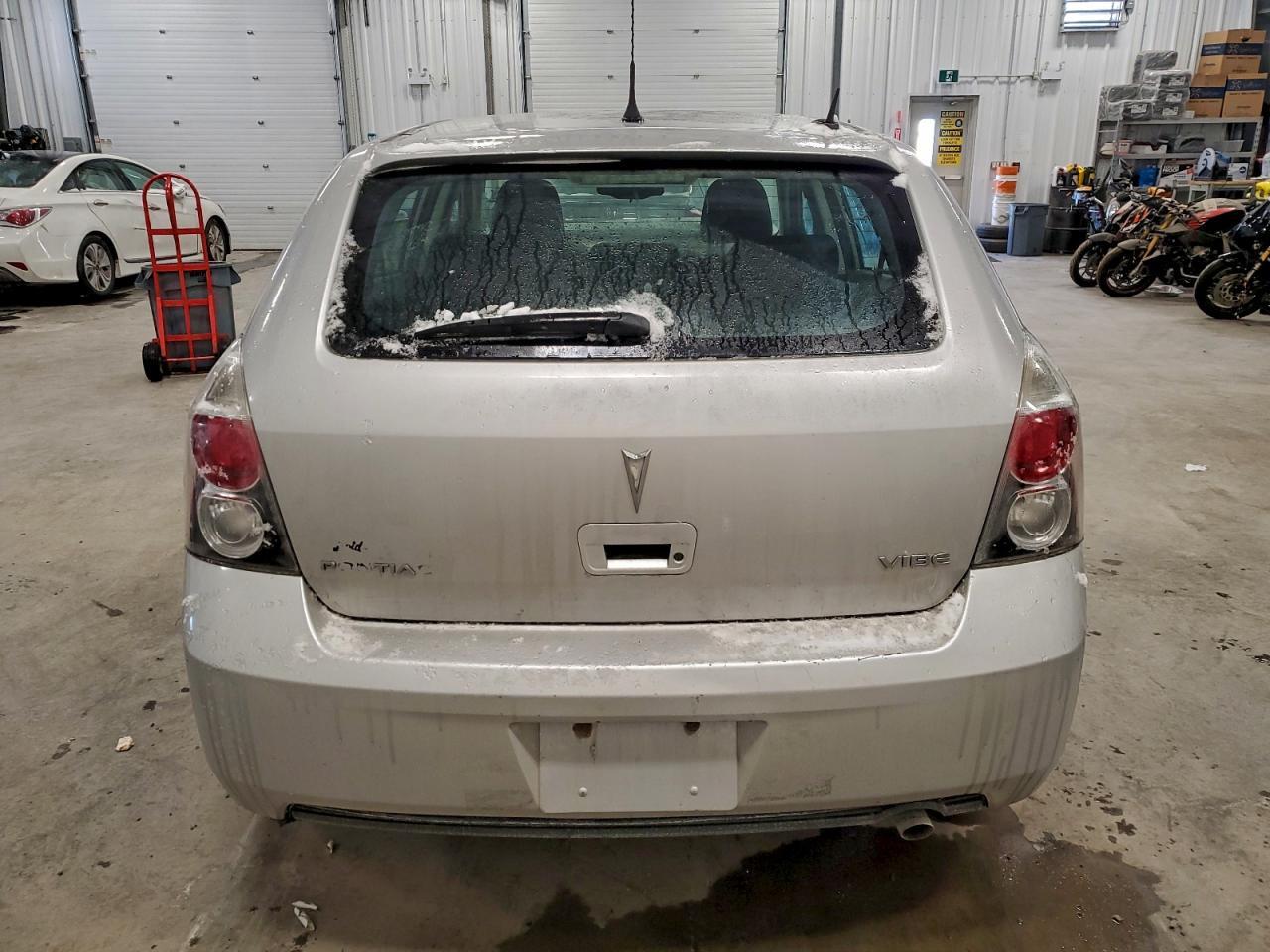 2010 Pontiac Vibe - Image 6