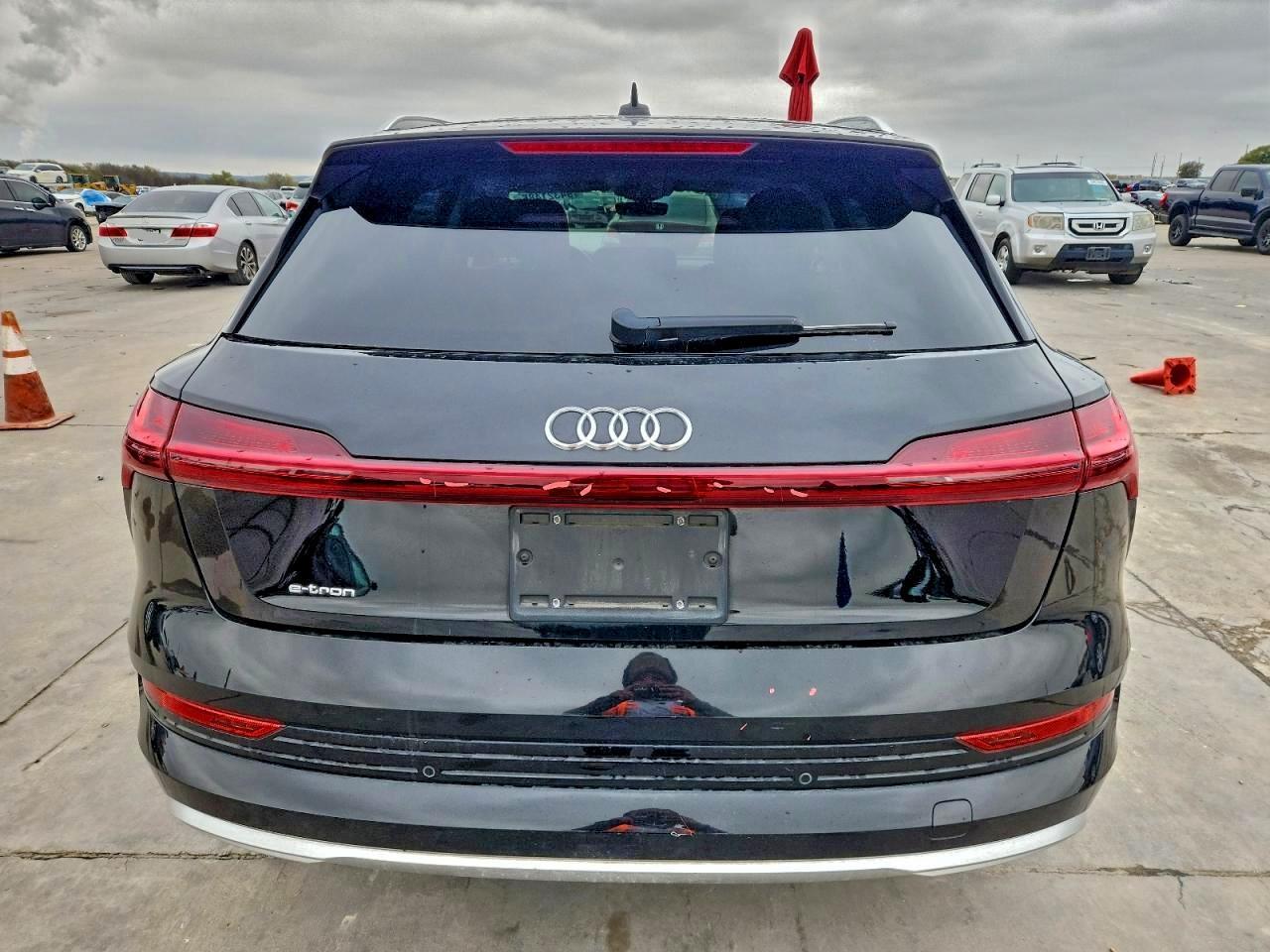 2019 Audi E-Tron Premium Plus - Image 6