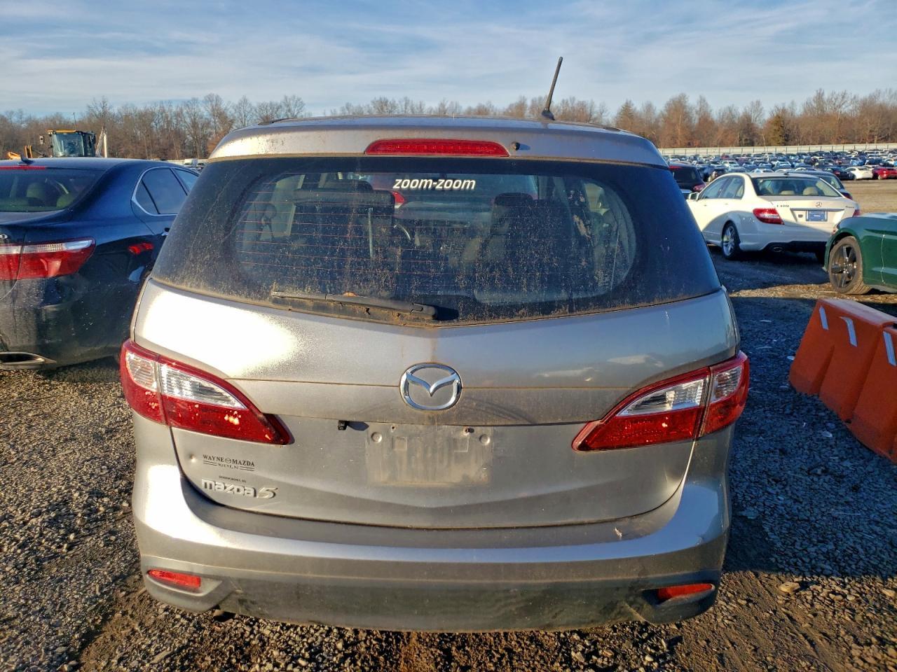 2013 Mazda 5 - Image 6