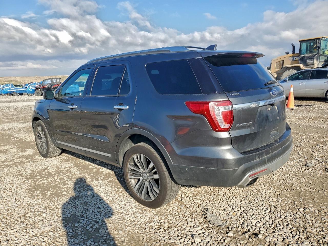 2016 Ford Explorer Platinum - Image 2