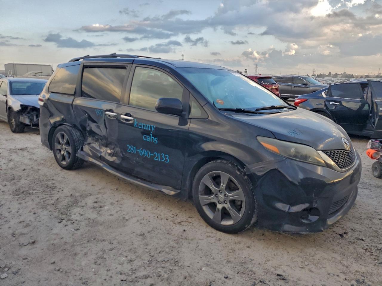 2015 Toyota Sienna Sport - Фото 4