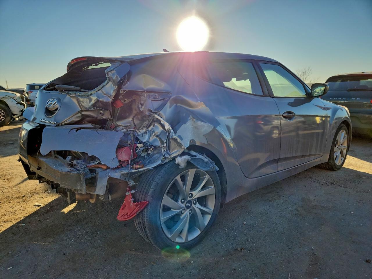 2017 Hyundai Veloster - Фото 3