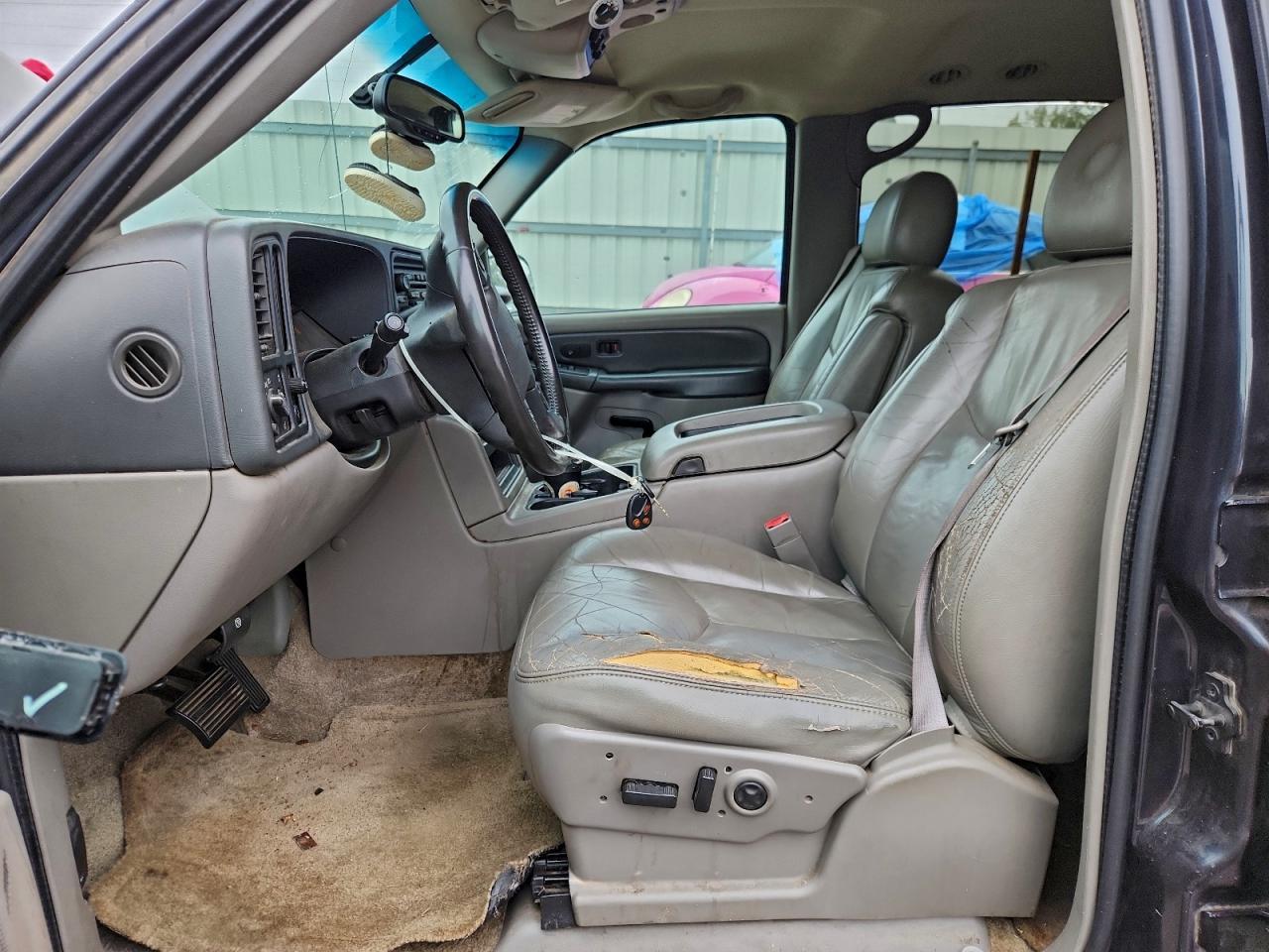 2003 Chevrolet Suburban C1500 - Image 7