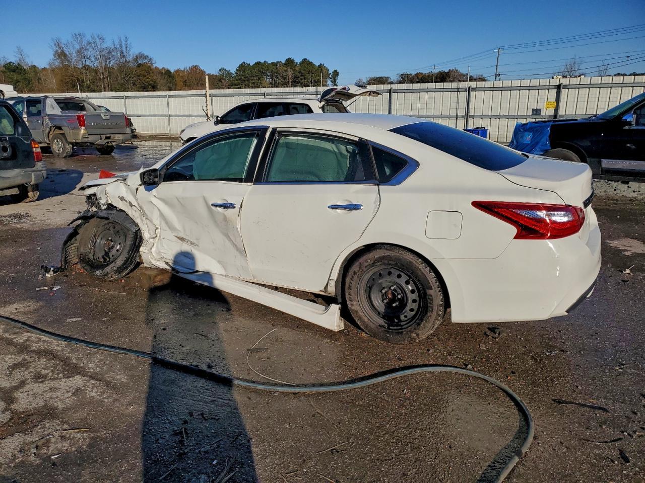 2016 Nissan Altima 2.5 S - Фото 2