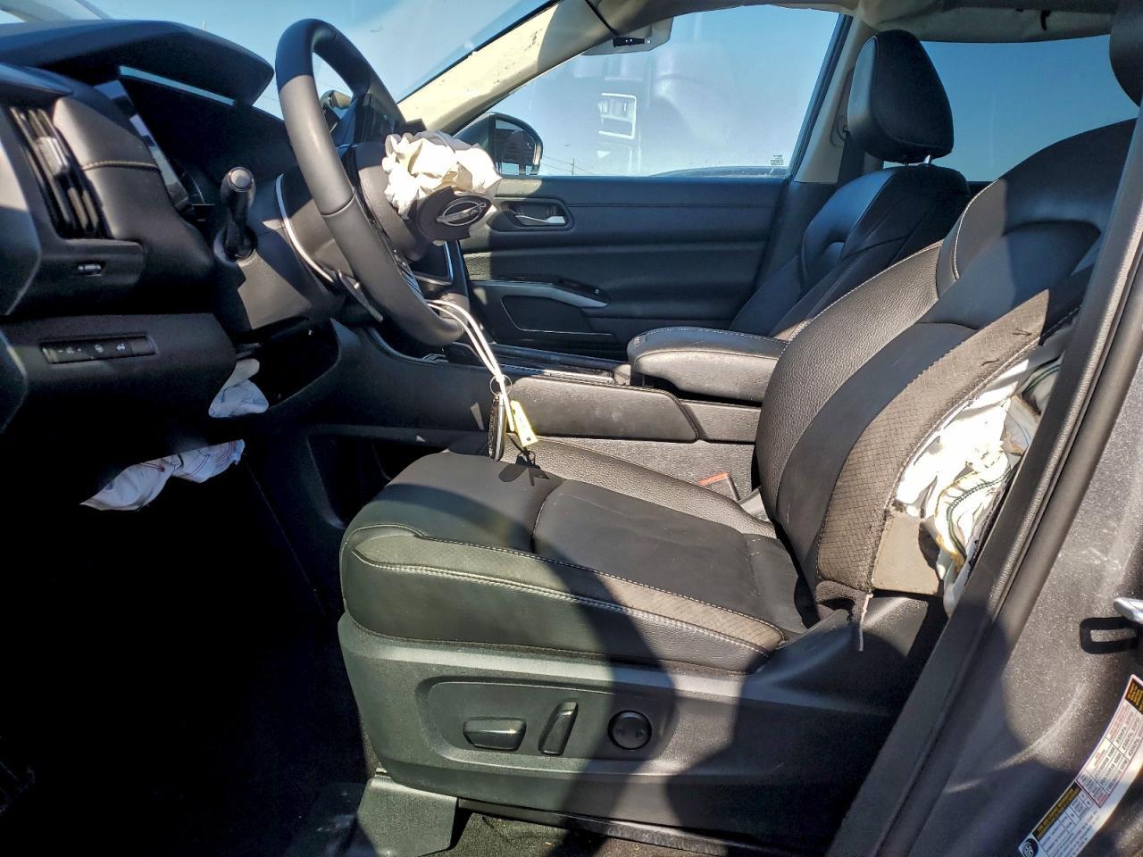 2025 Nissan Pathfinder Sl - Image 7