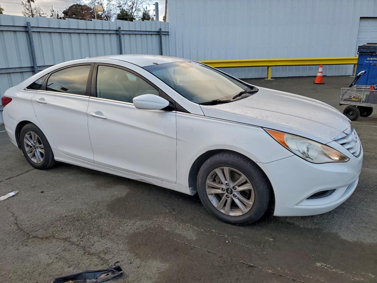 2013 Hyundai Sonata Gls - Image 4