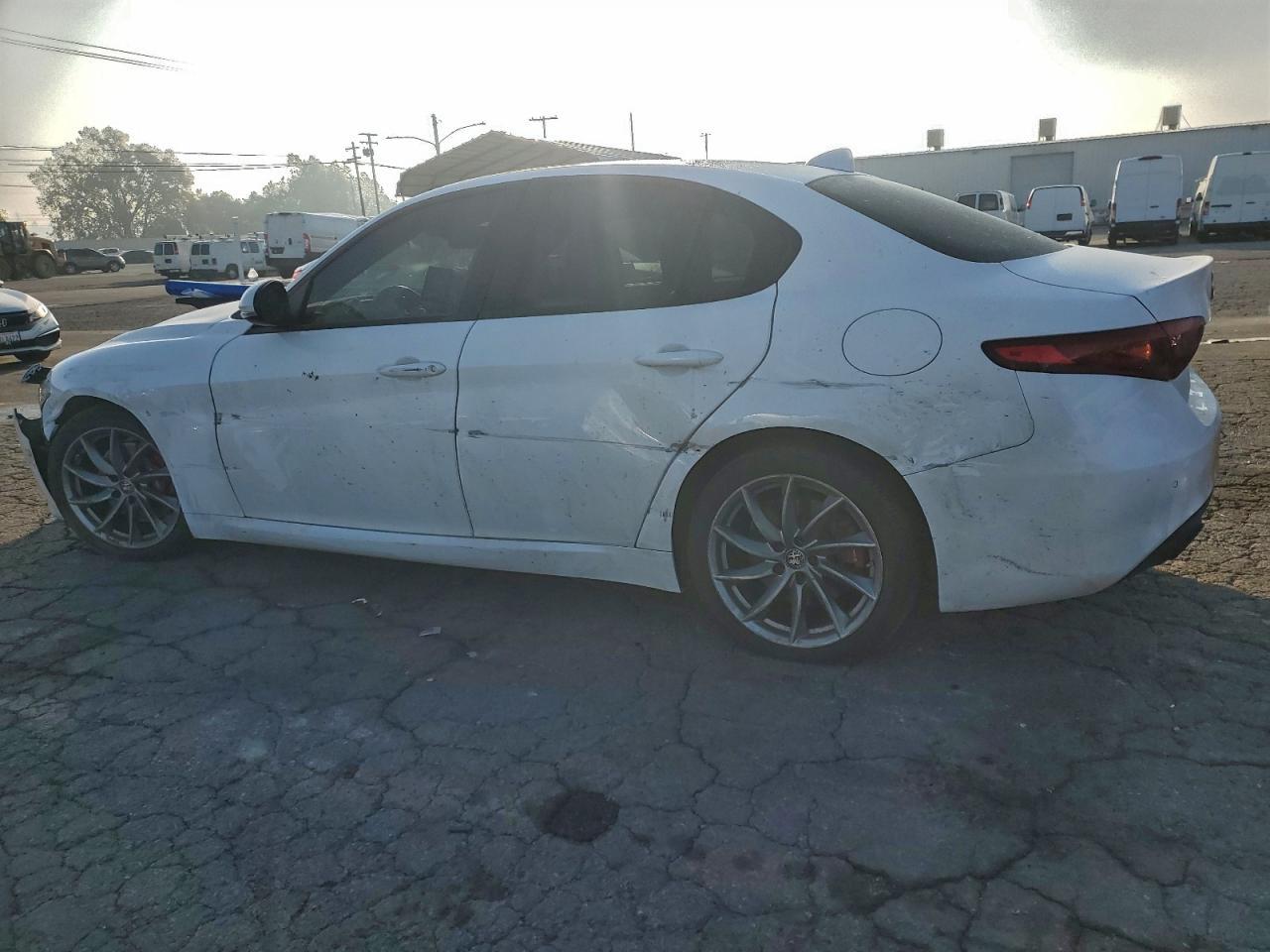 2022 Alfa Romeo Giulia - Фото 2