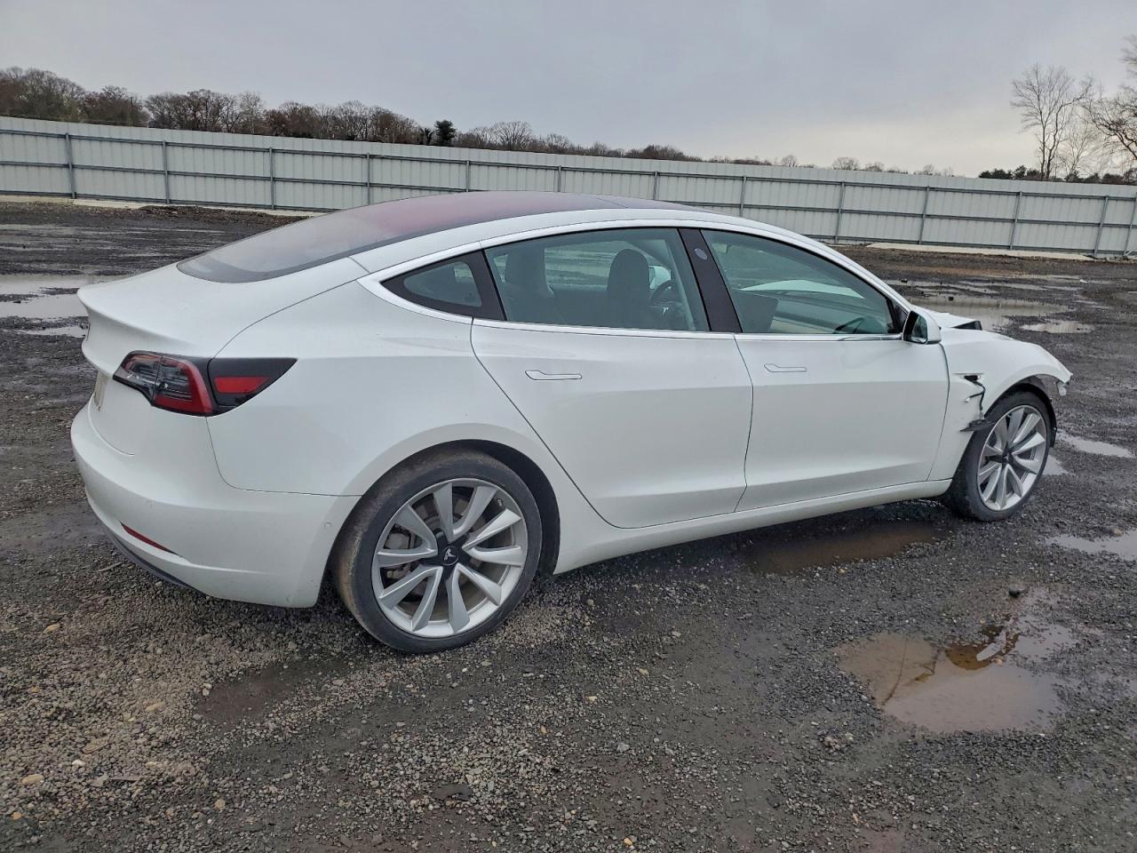 2018 Tesla Model 3 - Фото 3
