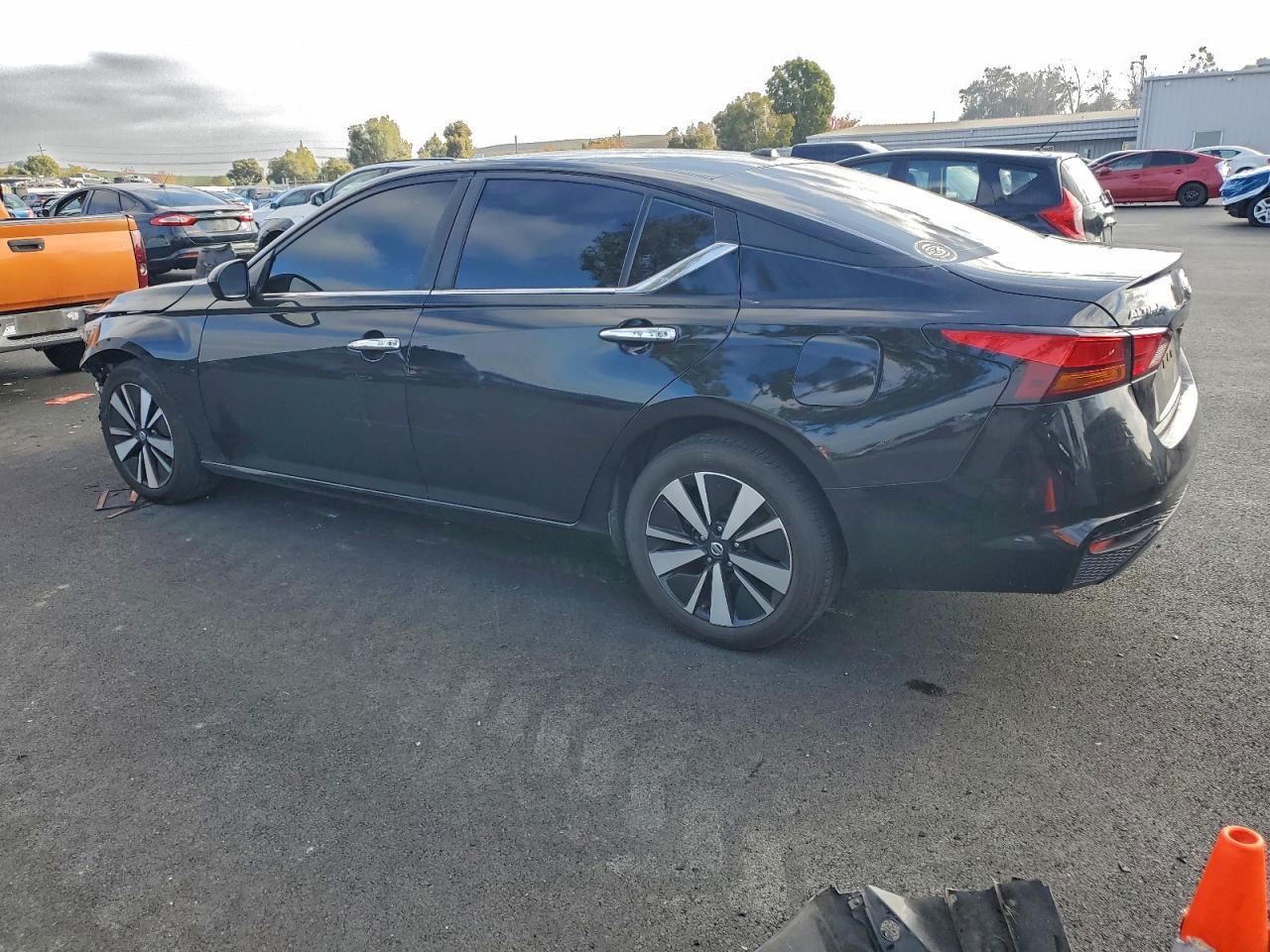 2021 Nissan Altima Sv - Image 2