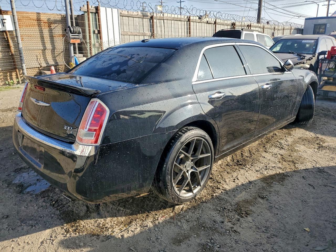 2013 Chrysler 300C - Image 3