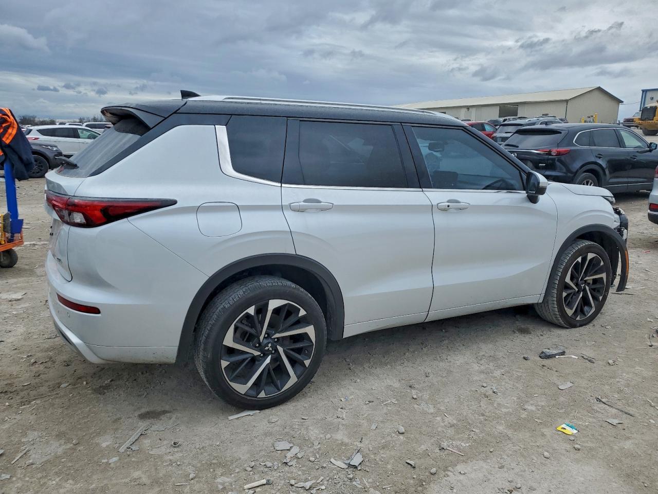 2024 Mitsubishi Outlander Sel - Фото 3