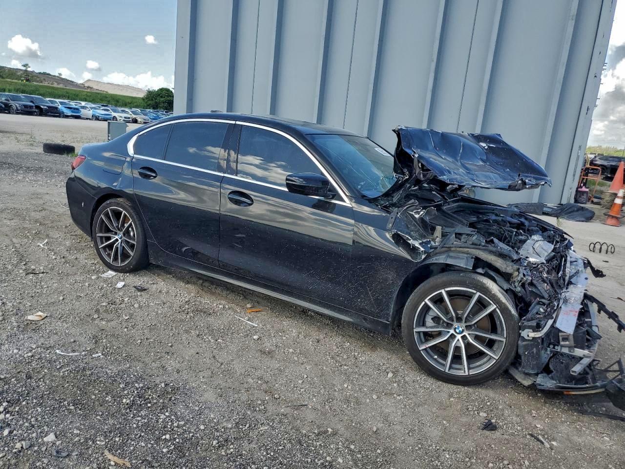 2019 BMW 330I - Фото 4