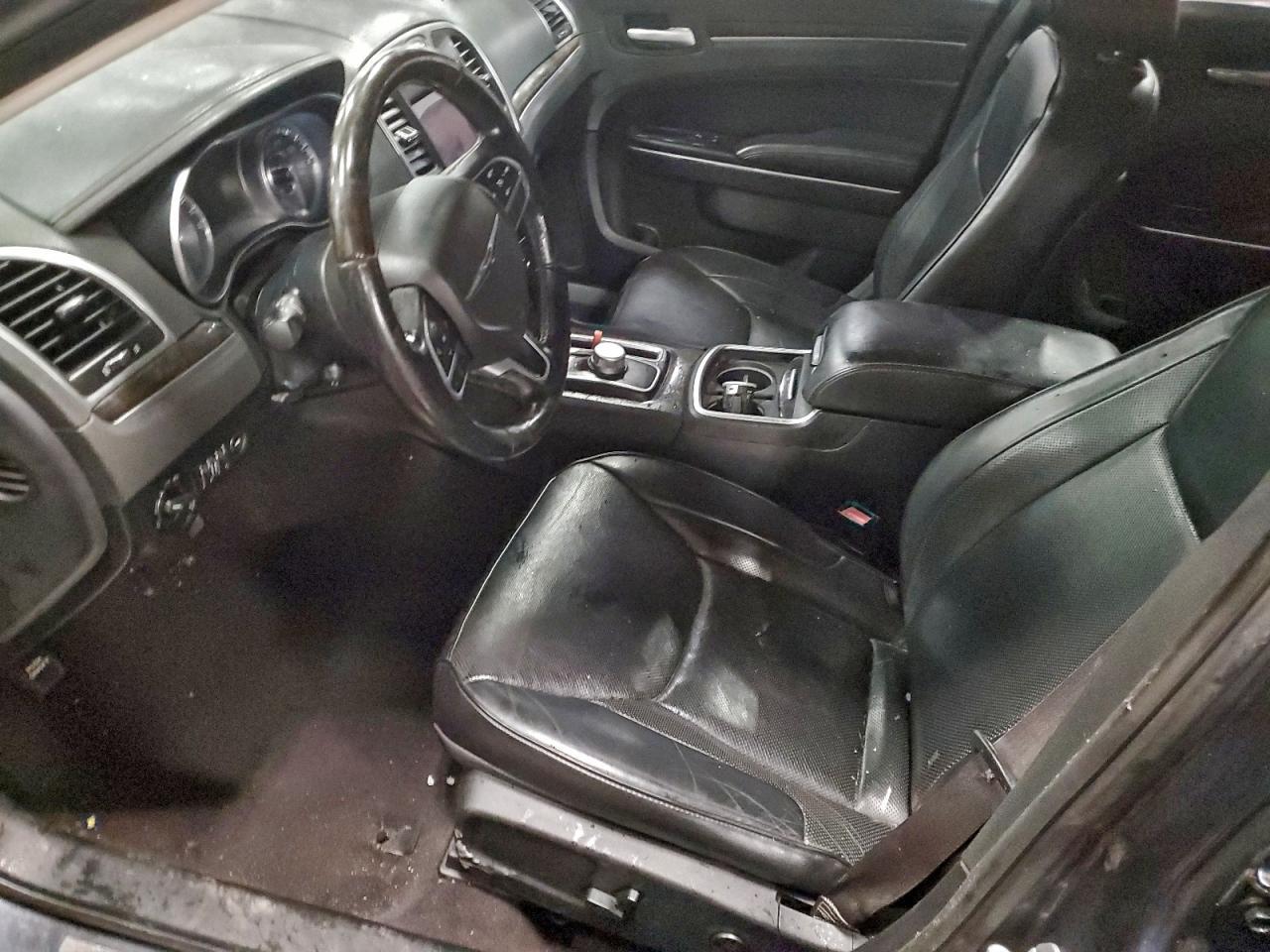 2017 Chrysler 300C - Image 7