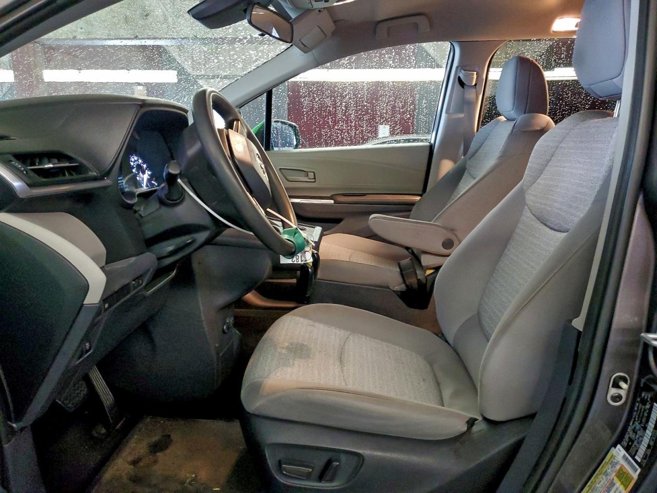 2022 Toyota Sienna Le - Фото 7