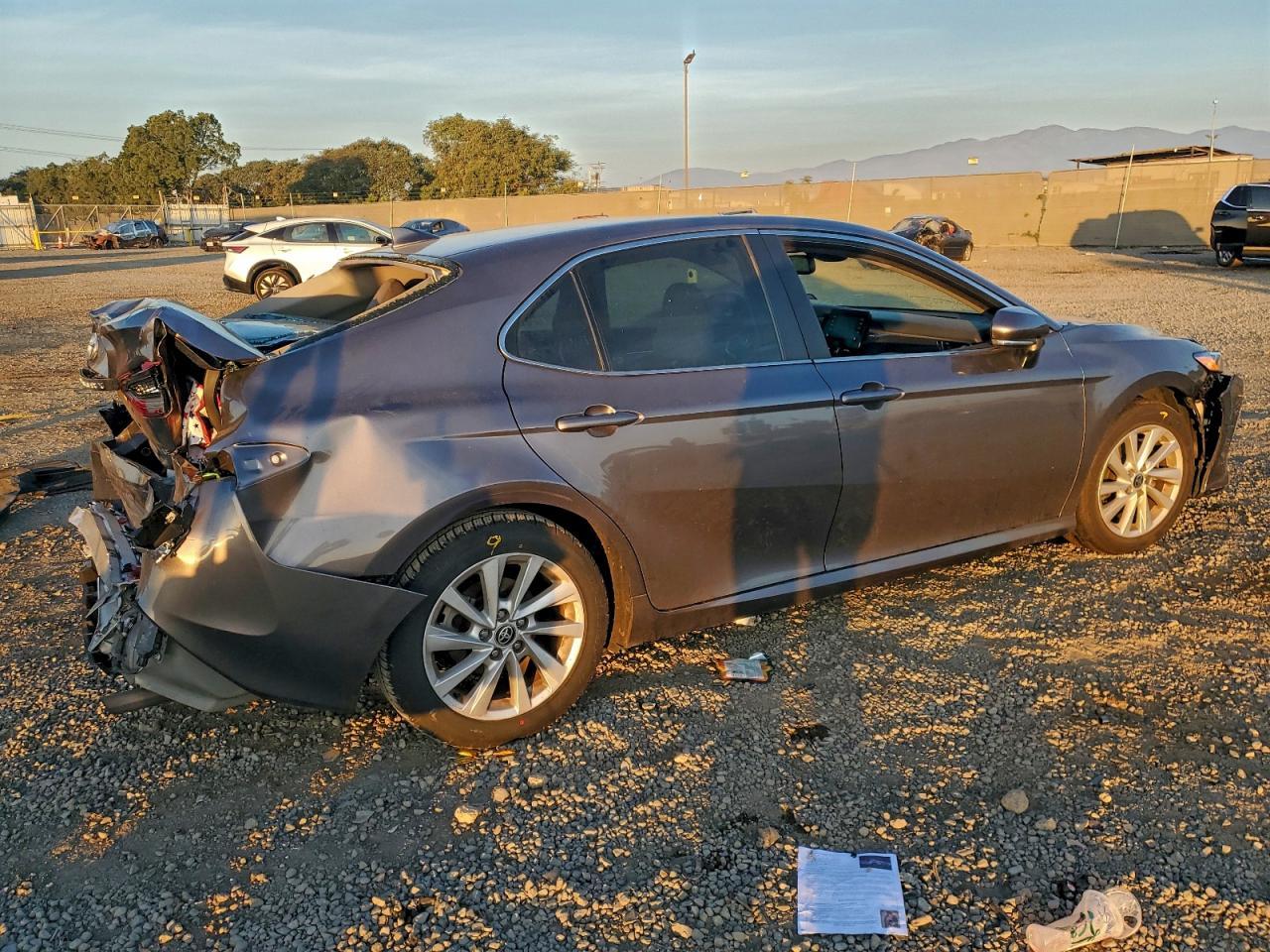 2024 Toyota Camry Le - Фото 3