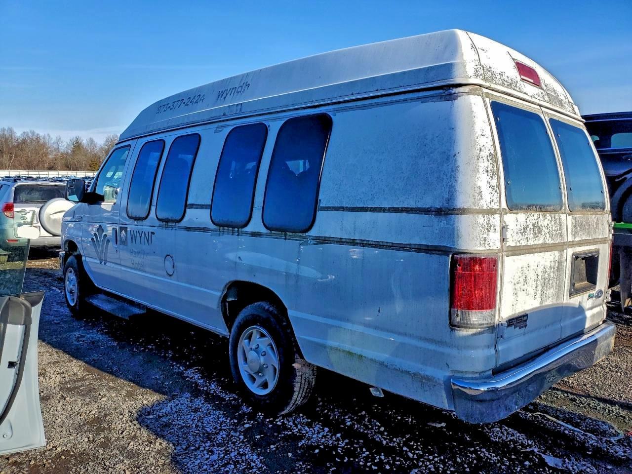 2013 Ford Econoline E150 Van - Фото 2