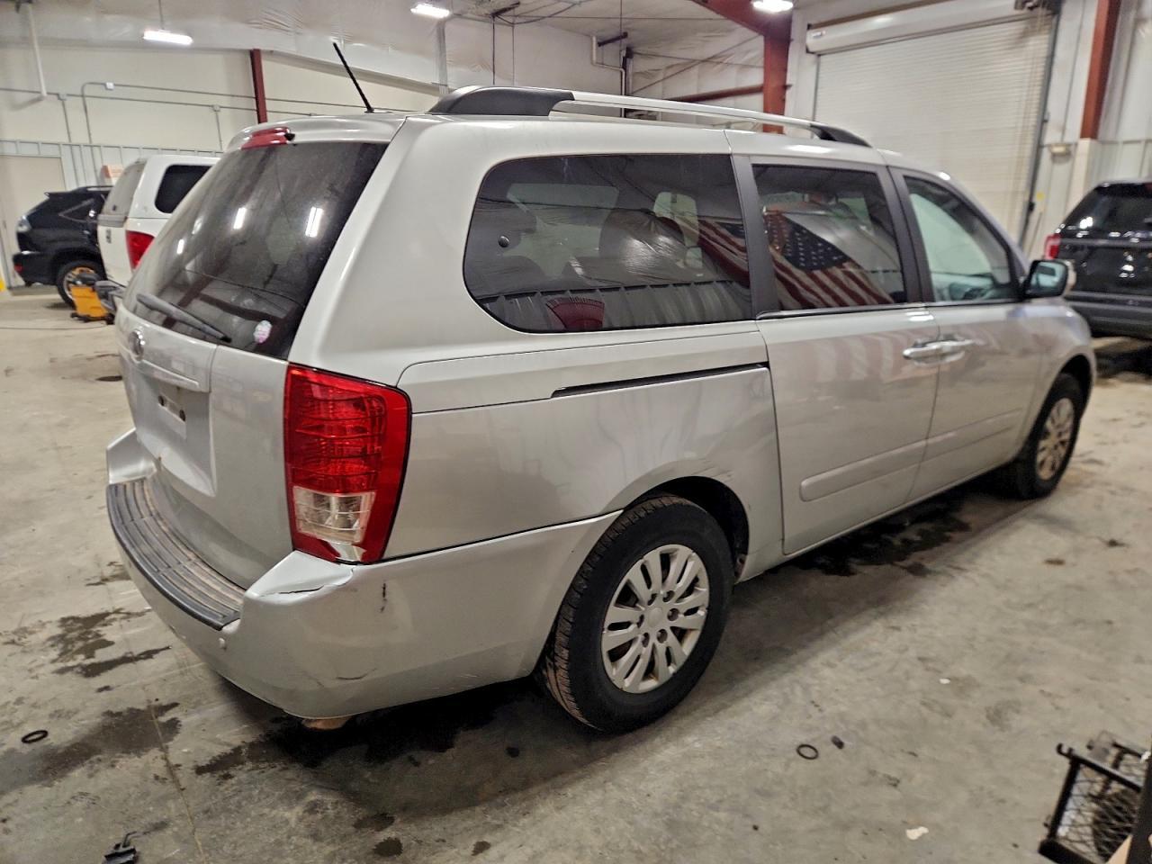 2012 Kia Sedona - Фото 3