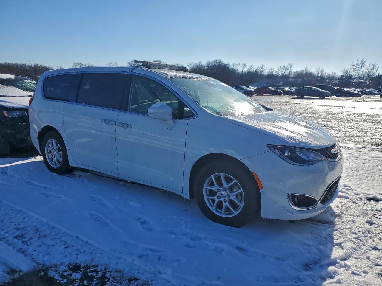 2020 Chrysler Pacifica Touring - Фото 4