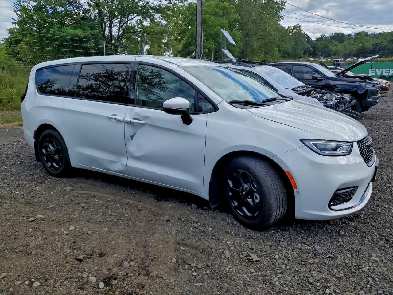 2023 Chrysler Pacifica Hybrid Touring L - Фото 4