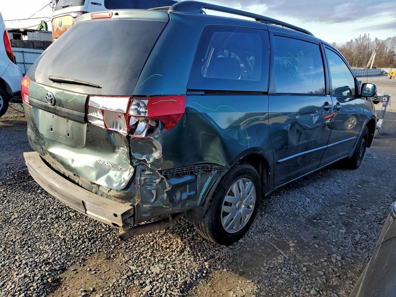 2004 Toyota Sienna Ce - Фото 3
