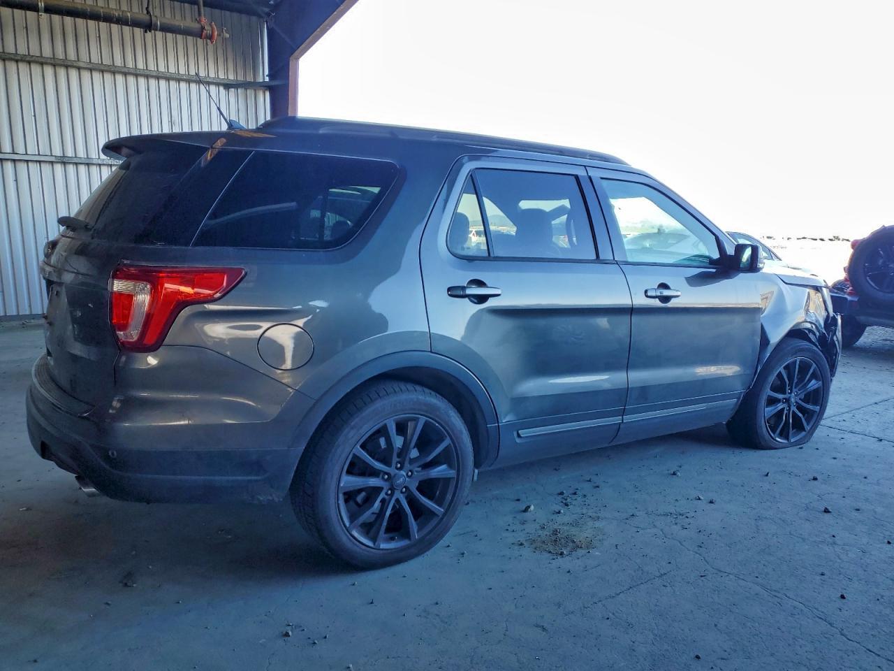 2019 Ford Explorer Xlt - Фото 3