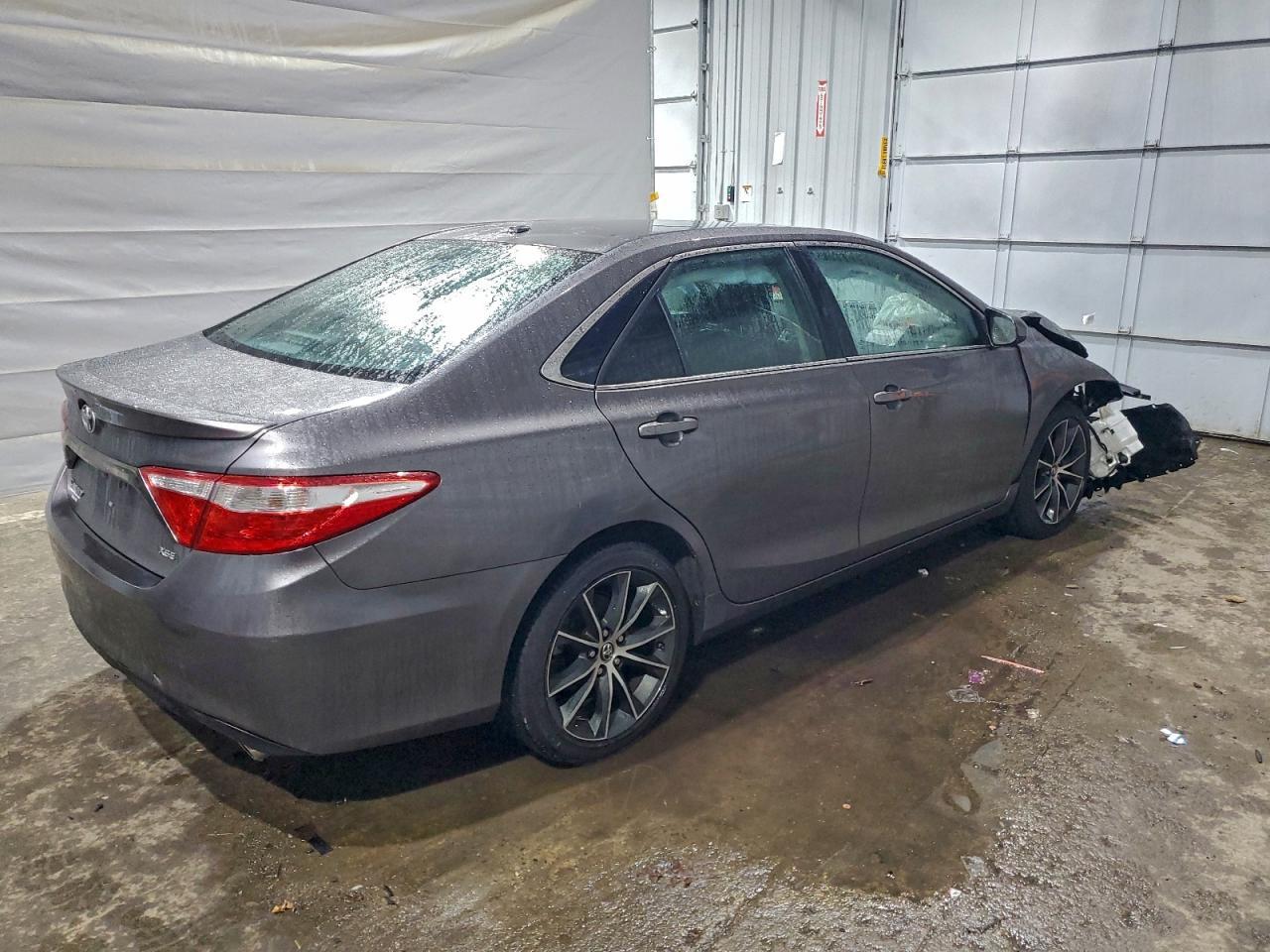 2015 Toyota Camry Le - Image 3