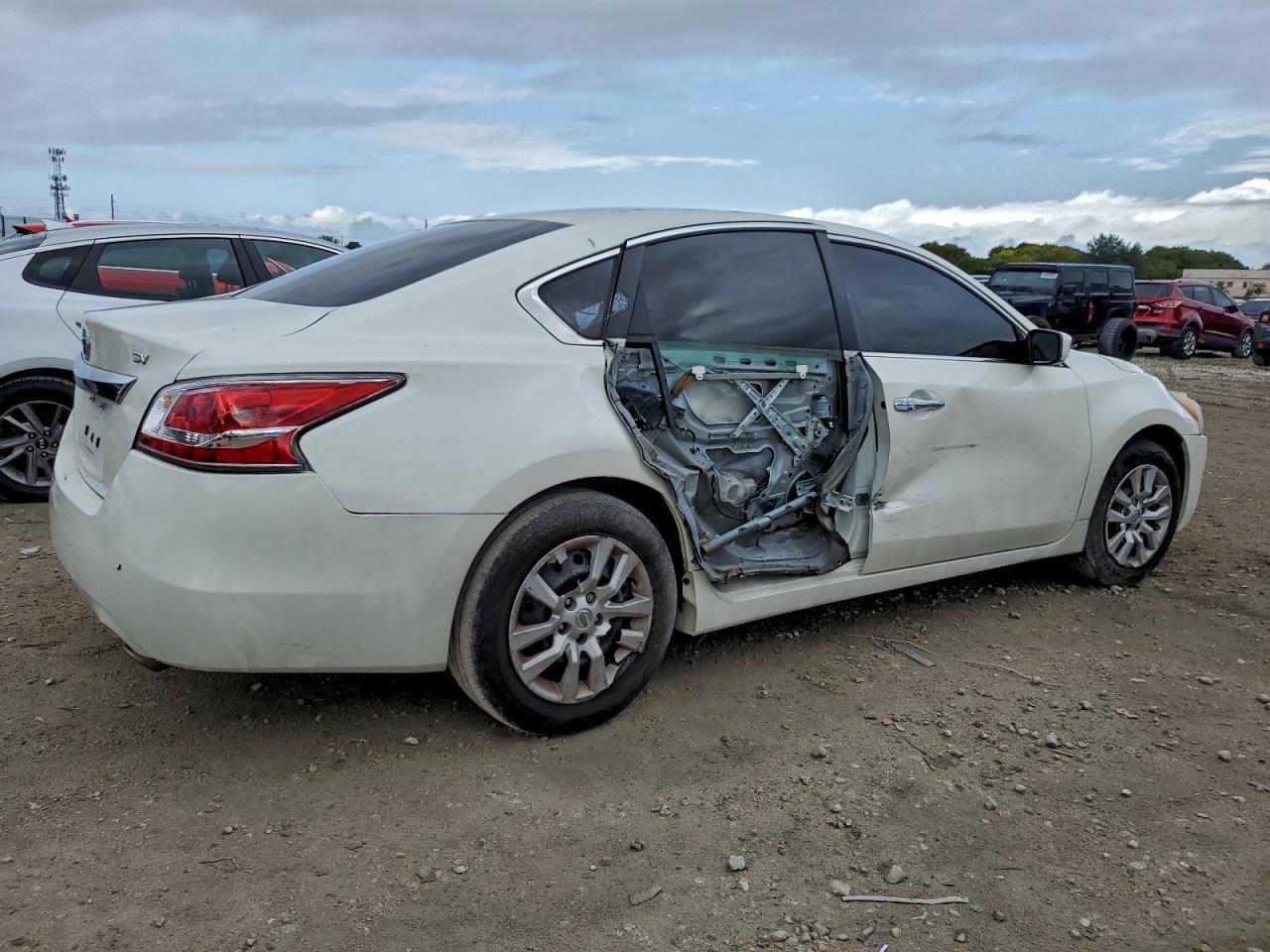 2015 Nissan Altima 2.5 - Фото 3