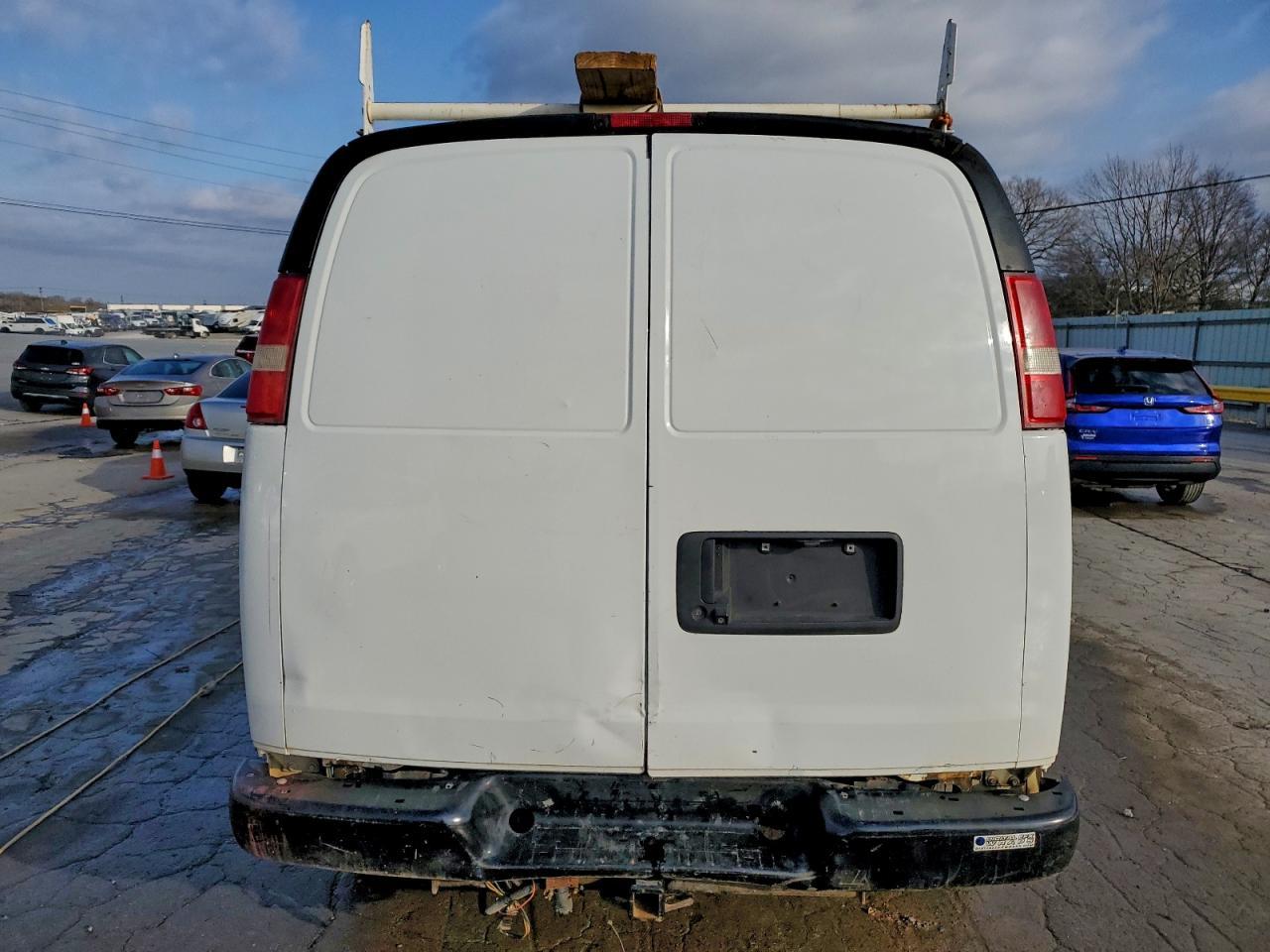 2017 Chevrolet Express G2500 - Image 6